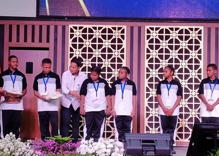 Gubernur Jatim Lepas Ratusan Siswa Adem Papua di Malang