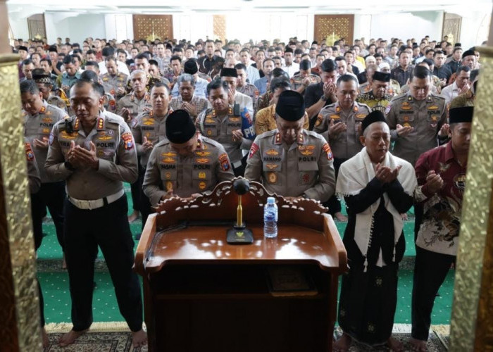 Polda Jatim Gelar Salat Gaib dan Doa Bersama untuk Korban Bencana di Aceh dan Sumatra