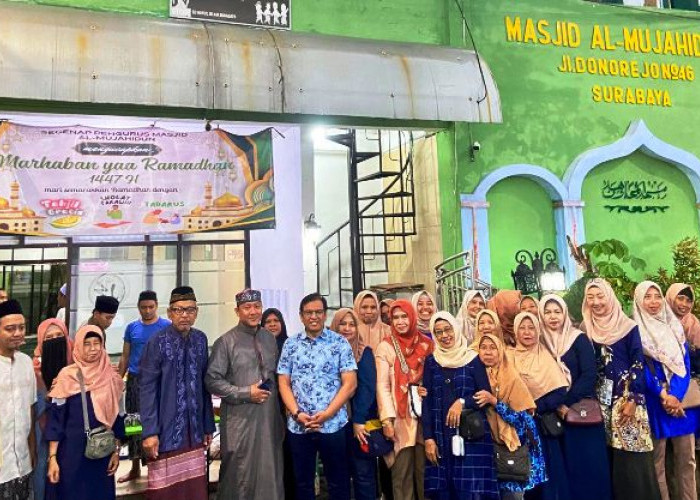 Sebar Berkah di Rumah Ibadah, Bunda PAUD Kelurahan Kapasan Bagikan Ratusan Takjil