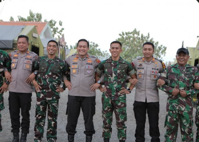 Perkuat Sinergi TNI-Polri, Kapolres Lamongan  Tinjau Yonif TP 887 dan Lokasi TMMD Ngimbang