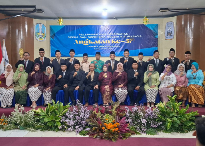 Lepas 369 Siswa, Kepala SMAN 8 Surabaya Pesan Jadi Lulusan Berakhlakul Karimah