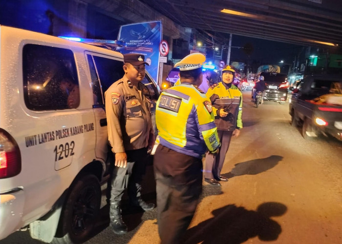Polsek Karangpilang Gelar Patroli Gabungan Strongpoint Bluelight Antisipasi Kejahatan Malam