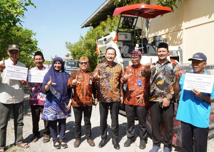 Modernisasi Pertanian di Lamongan, Tiga Poktan Terima Bantuan Combine Harvester