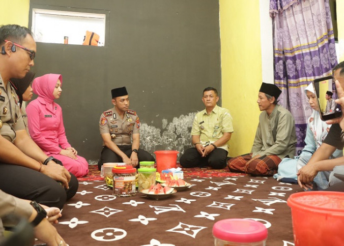 Kapolres Pasuruan Takziah ke Rumah Duka Remaja Korban Pembunuhan di Prigen