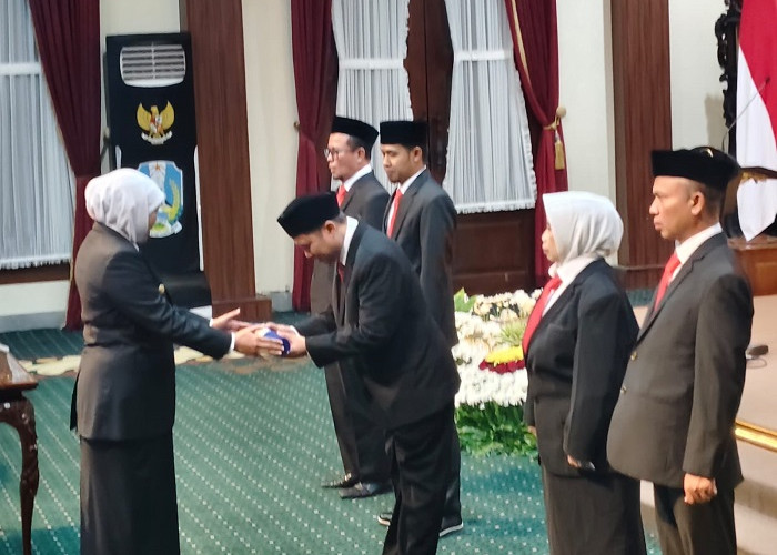 Gubernur Khofifah Lantik Mohammad Ghofirin sebagai Ketua Baznas Jatim Periode 2026-2031