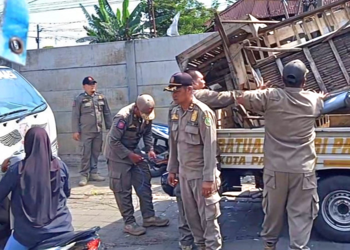 Toleransi Berakhir, Satpol PP Kota Pasuruan Bongkar Paksa Lapak PKL di Stasiun dan Pelabuhan
