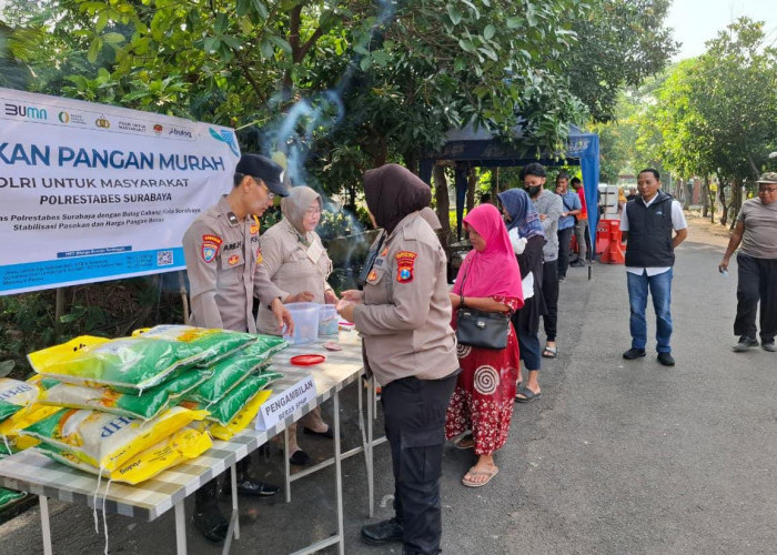 Polsek Rungkut Gelar Gerakan Pangan Murah, Sediakan 1 Ton Beras untuk Ringankan Beban Warga Surabaya