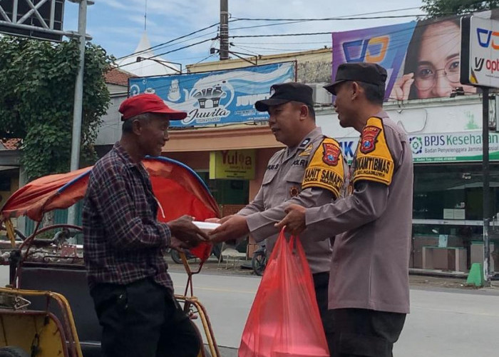 Jumat Berbagi, Polsek Ngadiluwih Bagikan Nasi Kotak untuk Masyarakat