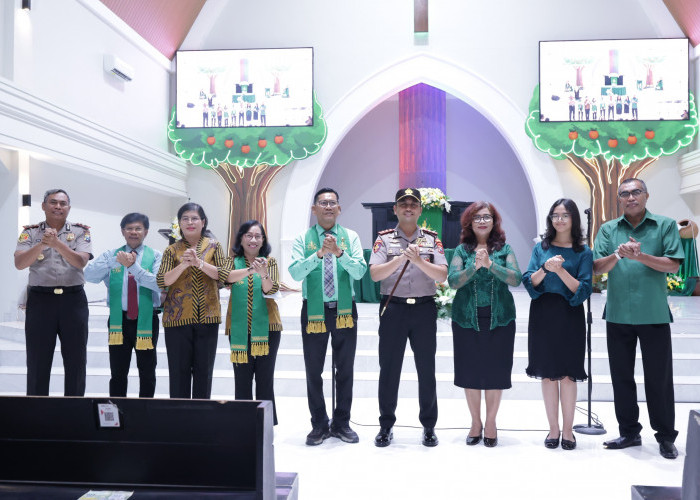 Minggu Kasih di Gereja, Kapolres Gresik Sampaikan Pesan Damai dan Jaga Kerukunan