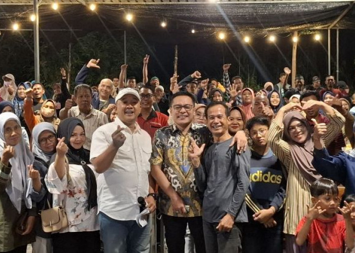 Hidupkan Ekonomi Kerakyatan Warga Surabaya, Arif Fathoni Salurkan PIP di Warung Kopi