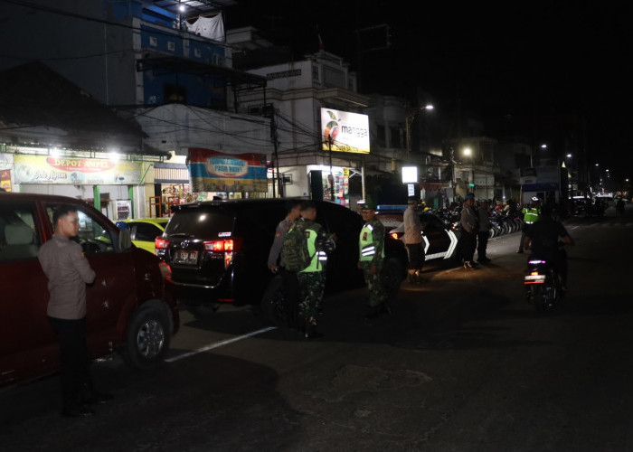 Ciptakan Rasa Aman, Polres Pelabuhan Tanjung Perak Gelar Patroli Skala Besar