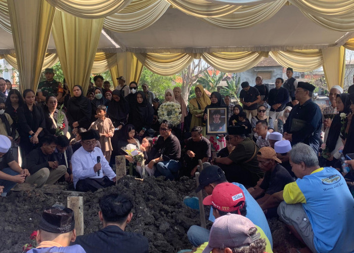 Atlet Gimnastik Naufal Takdir Al Bari Dimakamkan di Gresik, Diiringi Tangis Keluarga dan Kerabat