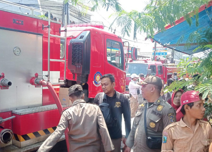Rumah Tiga Lantai di Semampir Diamuk si Jago Merah, Satu Penghuni Luka Bakar