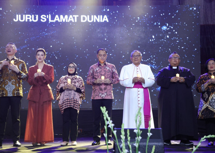 Ribuan Umat Kristiani Rayakan Natal di Balai Kota Surabaya