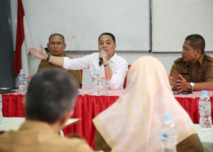 Kumpulkan Kepala SD-SMPN, Wali Kota Surabaya Tegas Larang Segala Bentuk Pungutan di Sekolah 