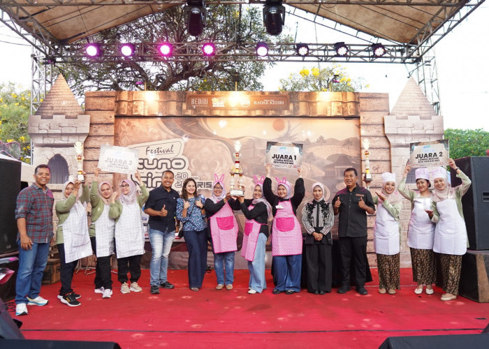 Bhayangkari Polres Kediri Tampil Kreatif dengan Kostum Unik di Festival Kuno Kini 2026