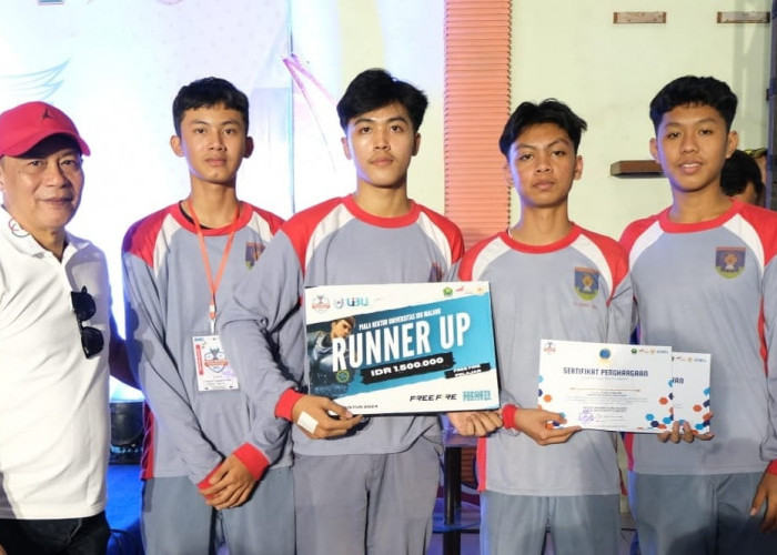 SMAN 3 Pasuruan Gondol Piala Rektor UIBU di Festival Esports