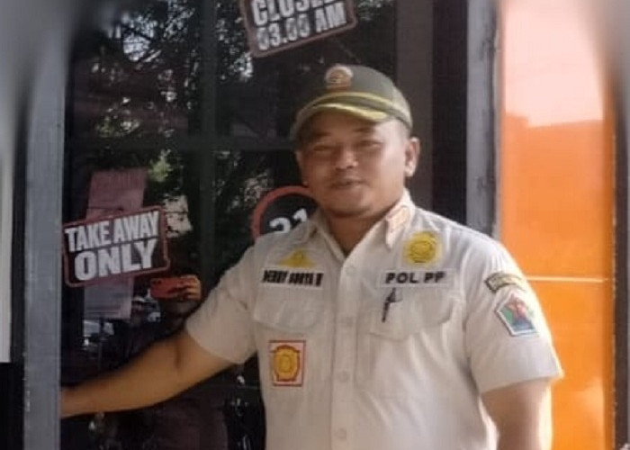 Satpol PP Kota Malang Sita 97 Botol Miras Tak Berizin di 3 Lokasi Berbeda