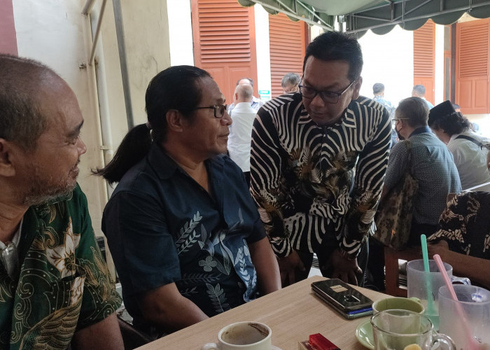Kawal Gugatan ke Wali Kota, Suami Penjual Rujak Cingur Ikuti Sidang di PN Surabaya