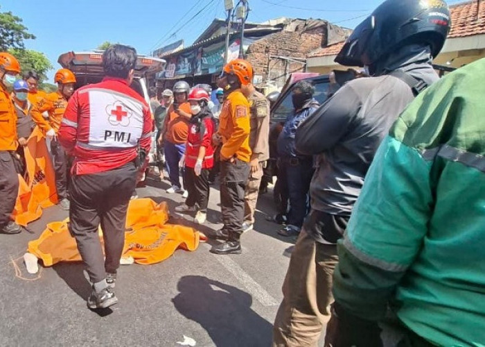 Pemotor 20 Tahun Tewas Terlindas Truk di Jalan Jagir Surabaya