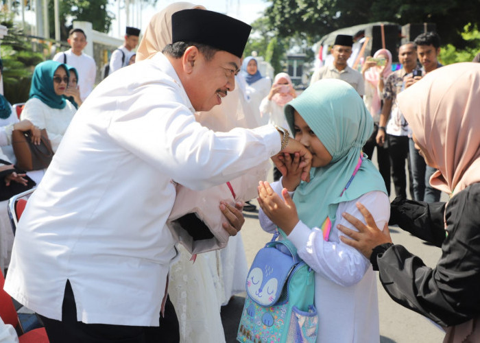 Sambut Ramadan 1447 H, 15.752 Kue Apem Ludes Diserbu Warga dalam Tradisi Megengan di Alun-Alun Jombang
