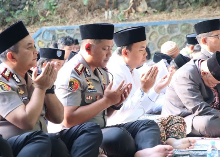 Kapolresta Malang Kota dan Wawali Salat Istisqa, Imbau Warga Cegah Kebakaran