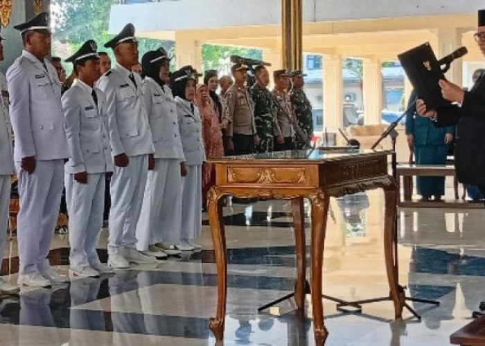 Lantik 10 Kades Baru, Bupati Warsubi: Jadilah Energi Baru Penggerak Pembangunan Desa