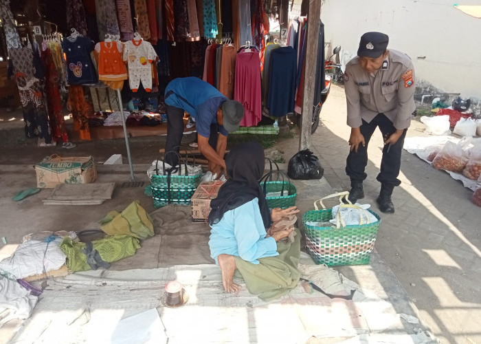 Sambangi Pedagang Pasar, Polsek Ngantru Ingatkan Kewaspadaan Kejahatan 3C