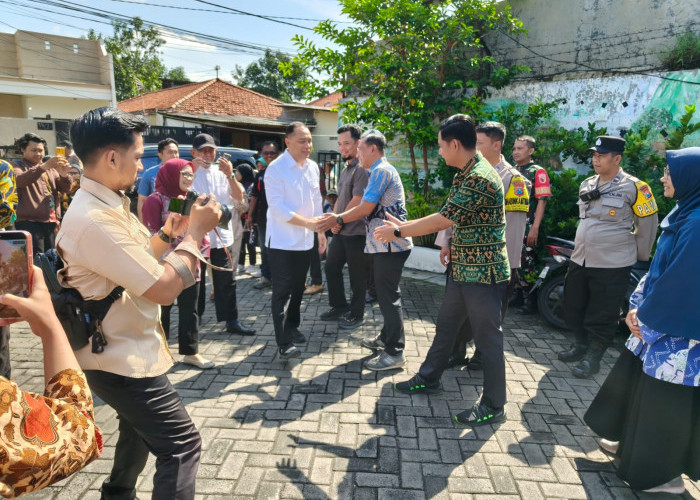 Pasar Murah Simomulyo Baru Diserbu Warga, Wali Kota Eri Cahyadi Pastikan Stok Pangan Aman