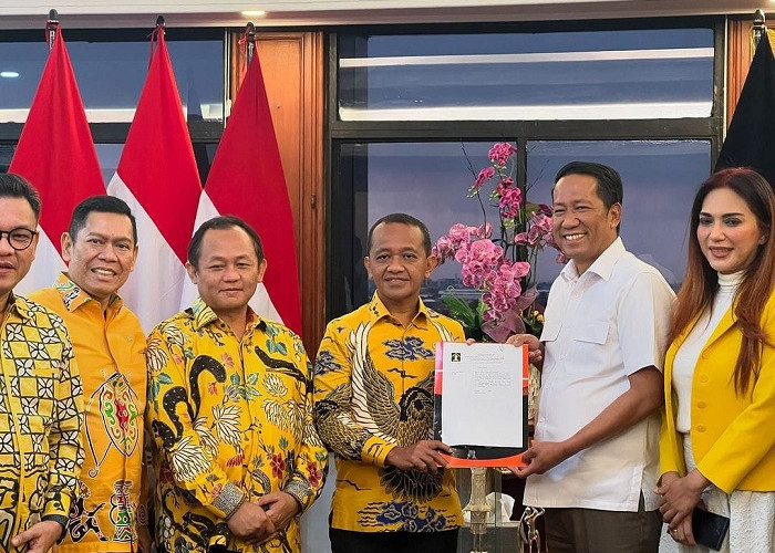 Sah! Bahlil Lahadalia Resmi Terima SK Kepengurusan Lengkap Partai Golkar dari Kemenkumham