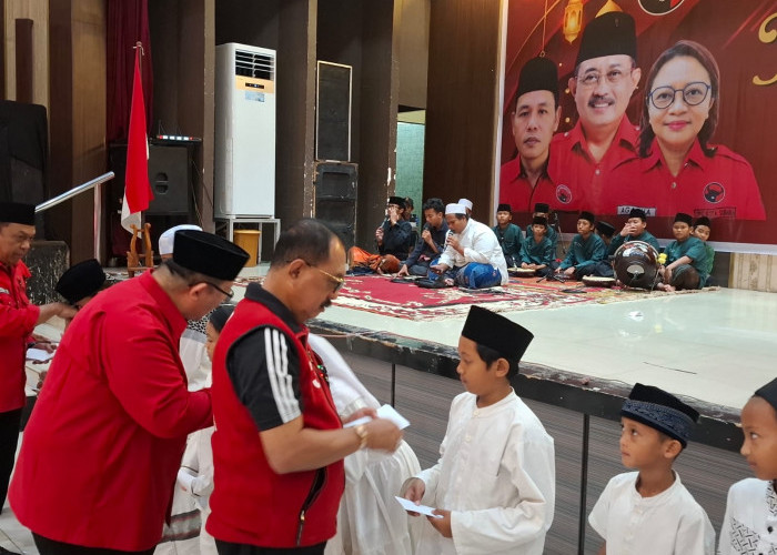 Peringati Nuzulul Quran, PDIP Surabaya Bagikan Ribuan Bingkisan untuk Duafa dan Anak Yatim