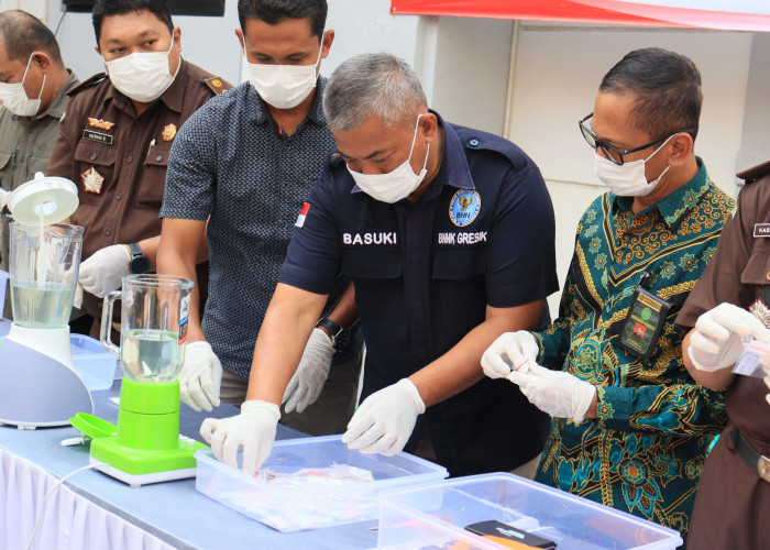 Kejari Lamongan Musnahkan Ratusan Gram Sabu dan Ganja