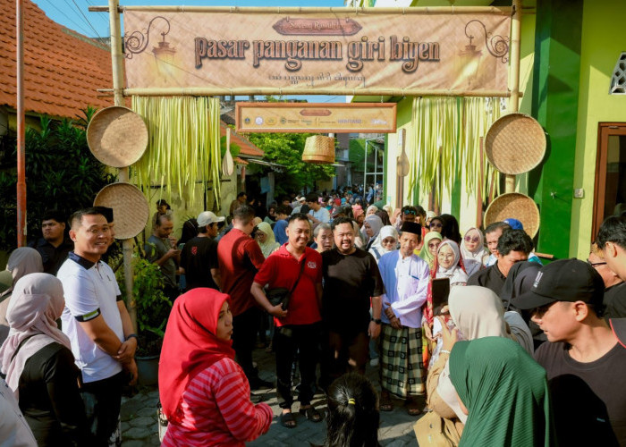 Sambang Pasar Panganan Giri Biyen, Bupati Gresik: Jadi Sarana Perkenalan Budaya ke Generasi Muda