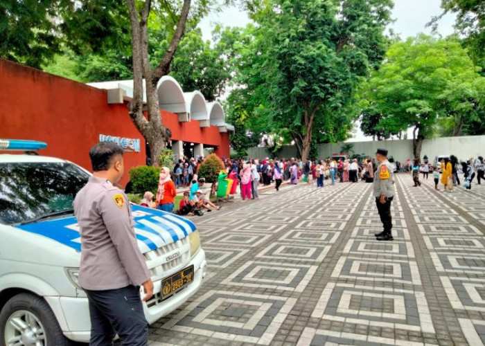 Ribuan Wisatawan Padati THP dan Kenpark, Polsek Kenjeran Siaga Penuh Pastikan Libur Tahun Baru Aman