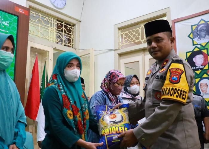 Raih Keberkahan Ramadan, Polres Pelabuhan Tanjung Perak Baksos ke Dhuafa