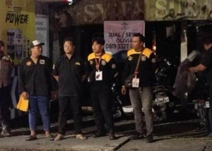 Polsek Lakarsantri Lakukan Penyekatan untuk Pengamanan Jalur Jemaah Haul Mbah Zainal Abidin di Gresik