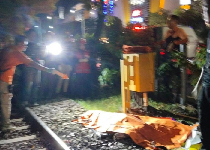 Pejalan Kaki Tertabrak Kereta Api di Perlintasan Kereta Api Wonokromo