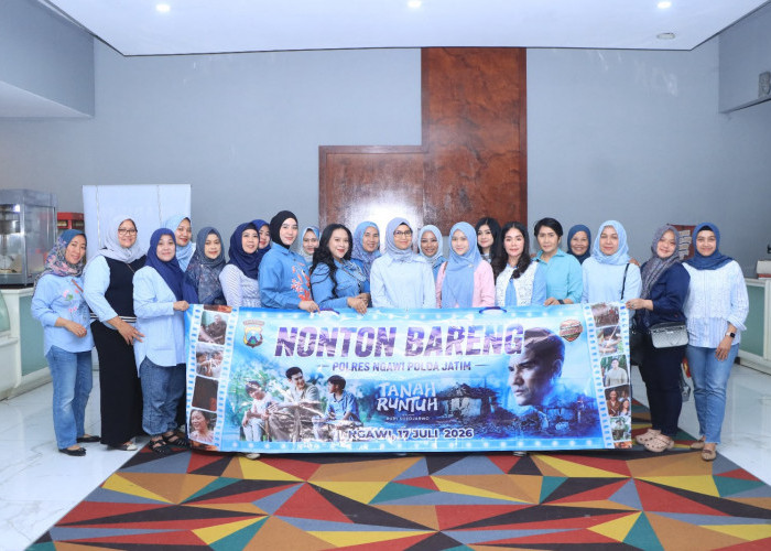 Nobar Film 'Tanah Runtuh', Polres Ngawi Perkuat Semangat Kebangsaan dan Sinergitas Bersama Masyarakat 
