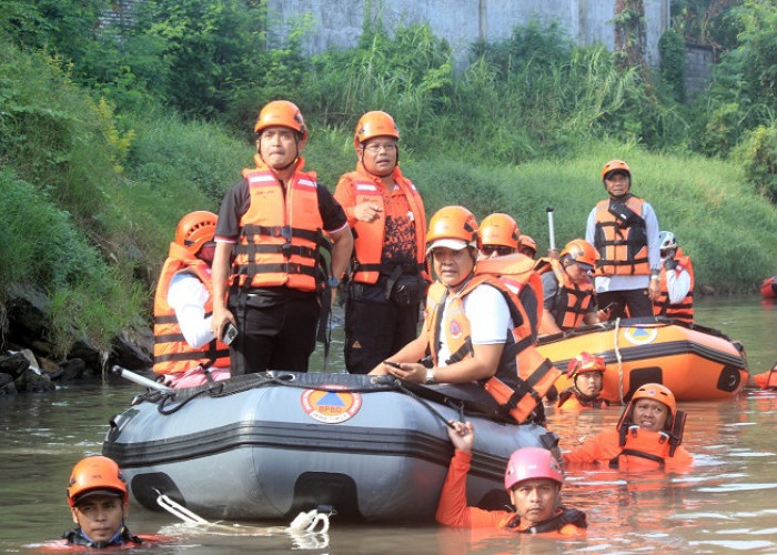 Wali Kota Pasuruan Susuri Sungai Gembong, Analisis Potensi dan Tantangan Lingkungan