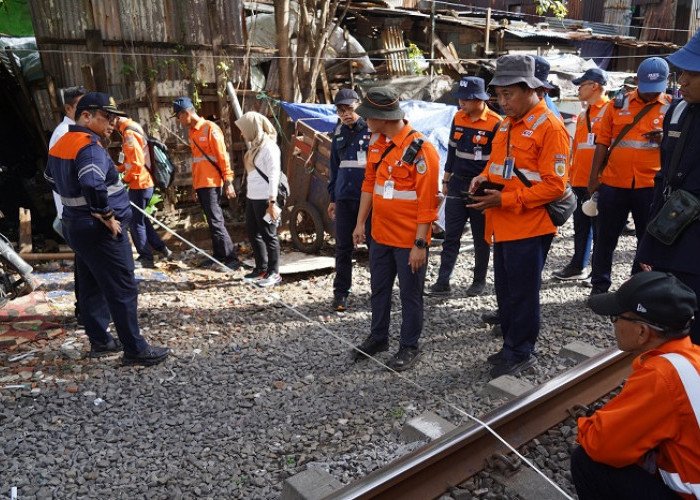 Pastikan Proyek Double Track Aman, PT KAI Daop 8 Surabaya Cek Jalur Wonokromo–Sepanjang 