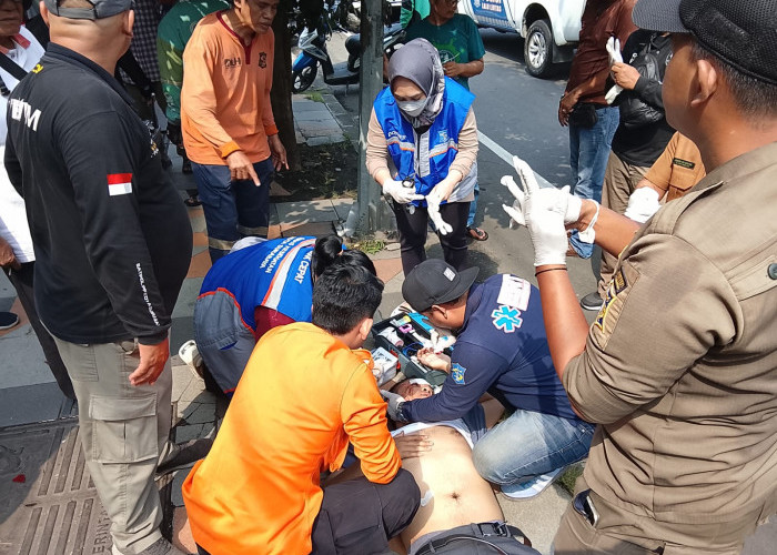 Kecelakaan di Perak Timur, Pengendara Xpander Luka dan Dilarikan ke RS PHC