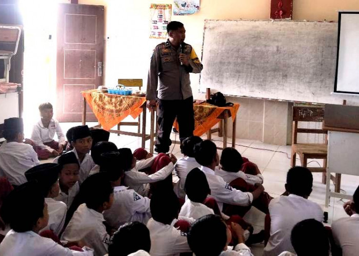 Sosialisasi Bahaya Narkoba dan Bullying, Kanit Binmas Polsek Kokop Sambangi Siswa SDN Katol Timur