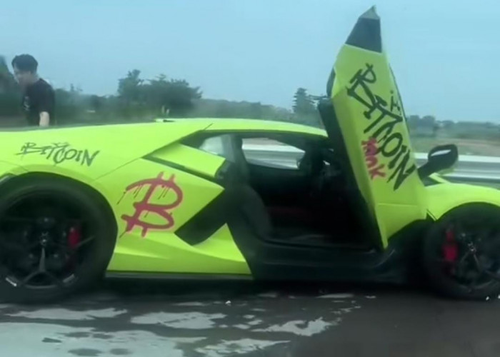 Hilang Kendali, Lamborghini Tabrak Suzuki Ignis di Tol Jombang