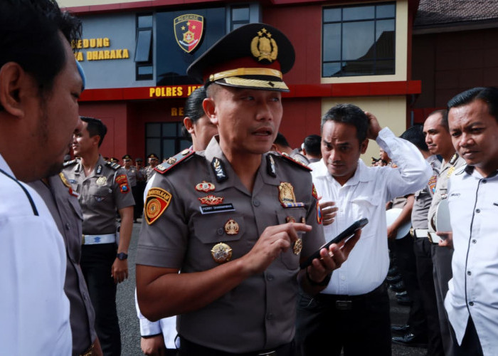 Jaga Marwah Institusi, Wakapolres Jember Pimpin Gaktiplin Personel