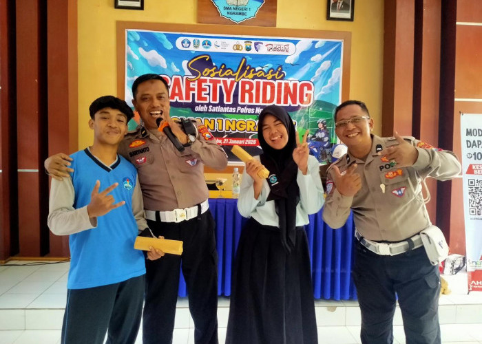 Satlantas Polres Ngawi Gelar Police Goes to School di SMAN 1 Ngrambe