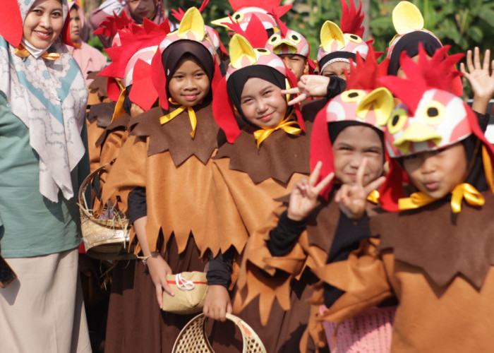Pawai Ta’aruf Sambut Tahun Baru Hijriah 1448 H, Ratusan Siswa Yayasan Al-Abror Sukosewu Napak Tilas Perjuangan
