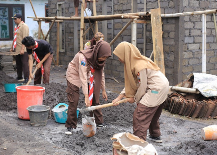 Tutup Tahun 2024, Kwarda Pramuka Jawa Timur Beri Bantuan Pemugaran Rumah Tidak Layak Huni di Jember