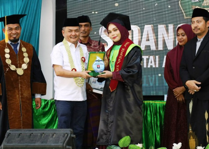 Hadiri Wisuda ke-20 STAI Al-Hamidiyah, Wabub Bangkalan Dorong Alumni Berkontribusi Kepada Masyarakat
