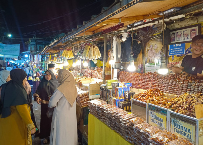 Omzet Pedagang Pernak-Pernik di Wisata Religi Ampel Meningkat, Dibanjiri Pengunjung Saat Ramadan