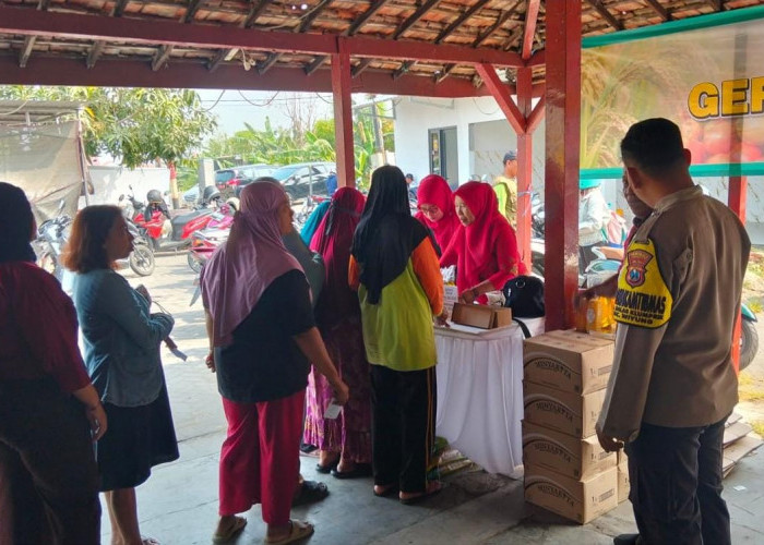 Stabilkan Harga Pangan, Polsek Wiyung Pantau Gerakan Pangan Murah di Balas Klumprik